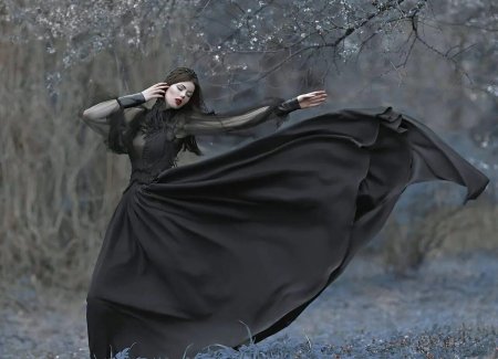 Agnieszka Lorek в черном