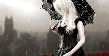 Блондинка в черном платье