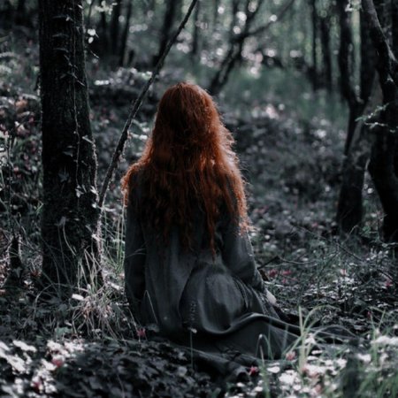 Рыжая ведьма в лесу