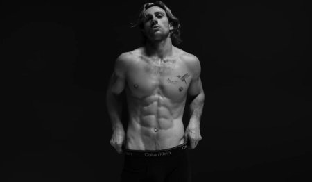 Аарон Тейлор-Джонсон Кельвин Кляйн