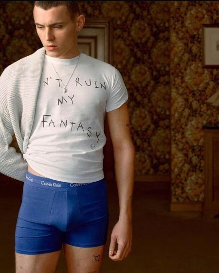 Арон пипер в трусах