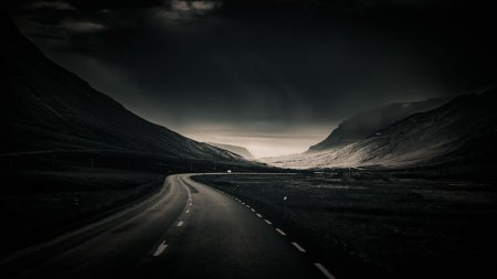 Дорога черно белая