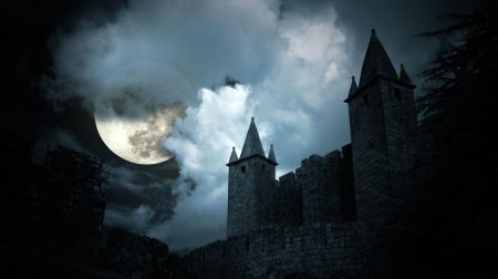 Замок Дракулы ночью