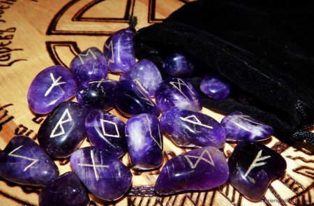 Руны из натуральных камней