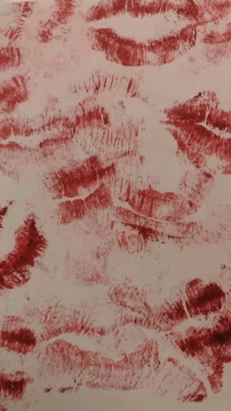 Обои с поцелуями на бумаге