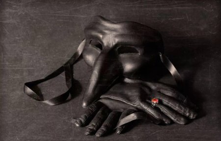 Маска двуличия