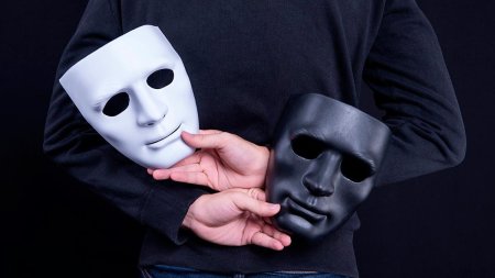 Маска двуличия