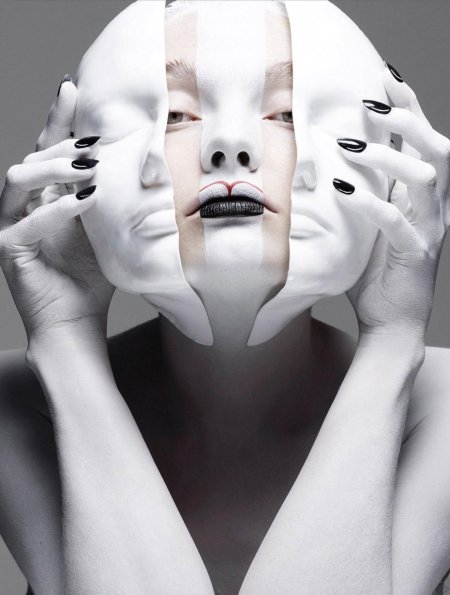 Человек в маске