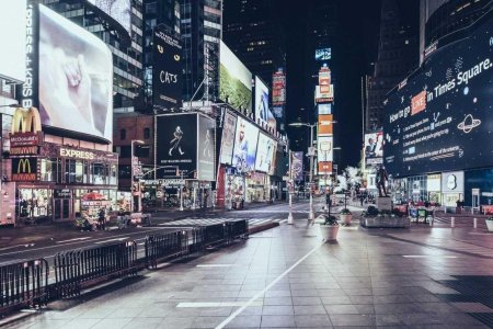 Площадь Таймс-сквер в Нью Йорке без людей