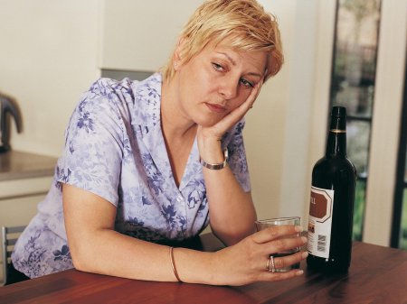 Пьющая женщина