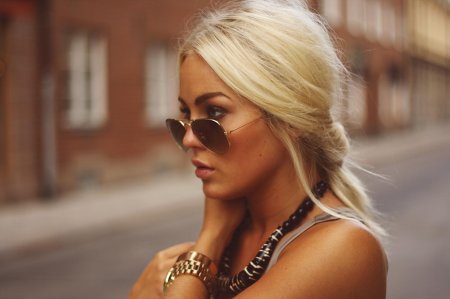 Мартин кюн блондинка