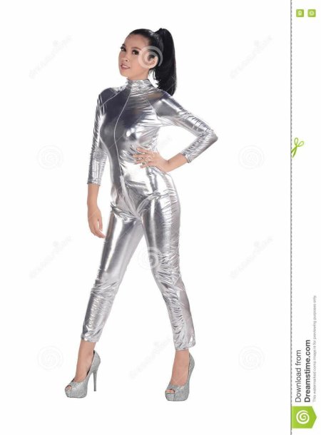 Серебристый костюм женский