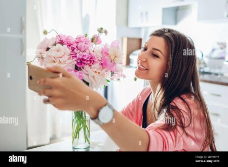 Девушка с пионом