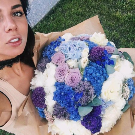 Селфи с букетом