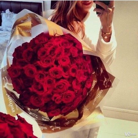 Селфи с букетом цветов