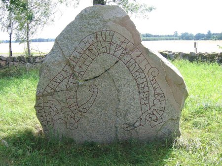 Варяжские рунические камни