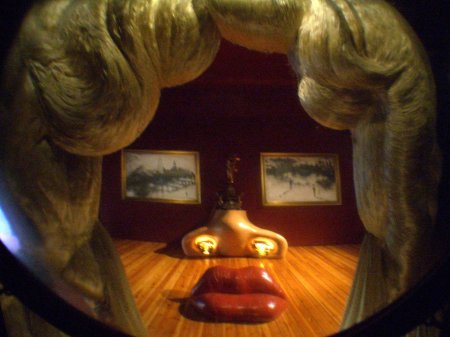 Картины дали Сальвадора оптическая иллюзия