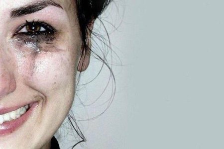 Девушка с потекшей тушью
