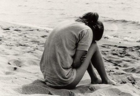 Страдающая девушка