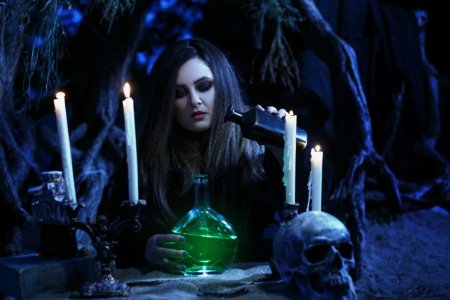 Ведьма колдовство