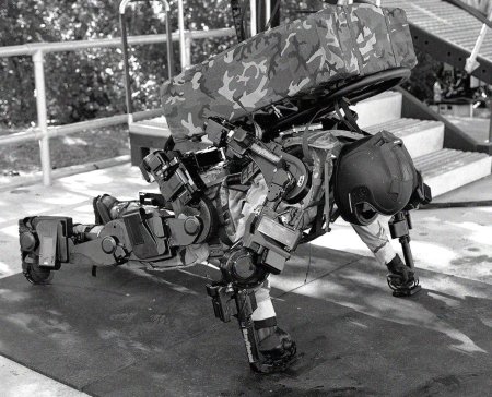 Экзоскелет Raytheon xos 2