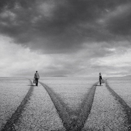 Уходят в разные стороны