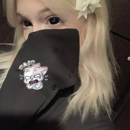 Няшки стиль с черными линзами