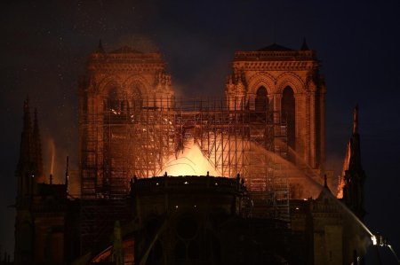 Собор Парижской Богоматери после пожара