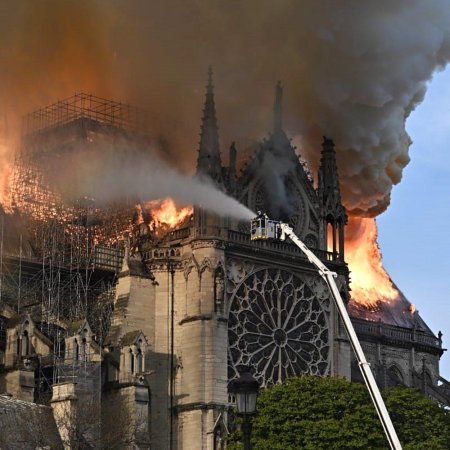Собор Парижской Богоматери пожар