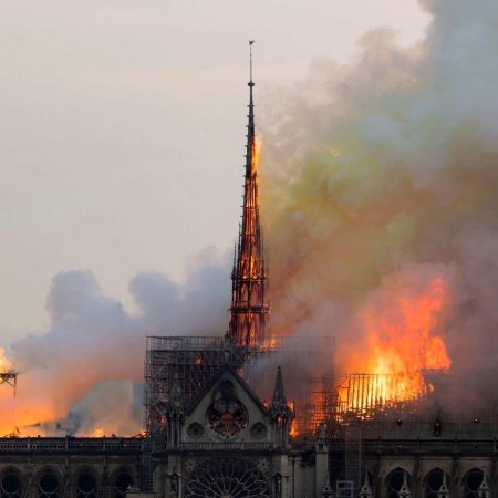 Шпиль собора Парижской Богоматери