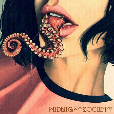 Девушка с осьминогом во рту