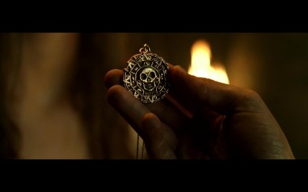 Пираты Карибского моря медальон