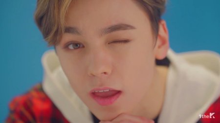 Вернон из Seventeen