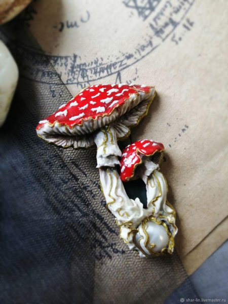 Брошь мухомор