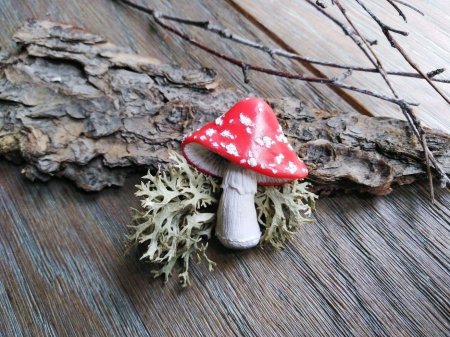 Брошь мухомор из полимерной глины