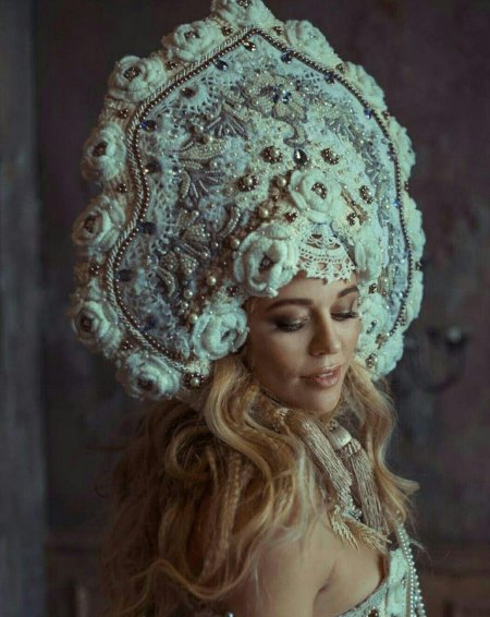 Ольга Полякова в кокошнике