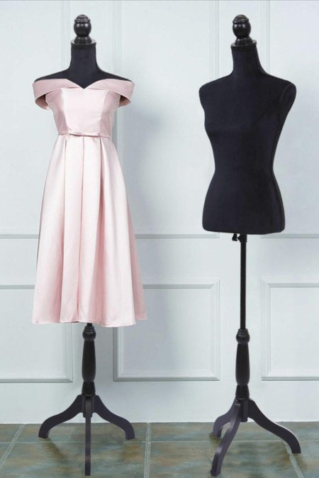 Платье на манекене