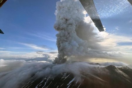 Извержение вулкан