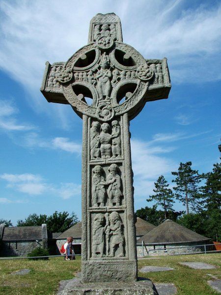 Крест в Мууне 8 век Ирландия
