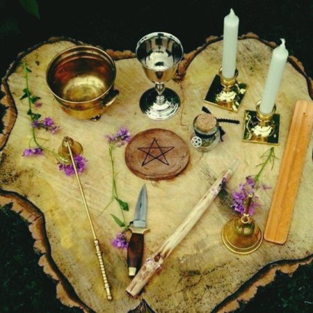 Викканский домашний алтарь