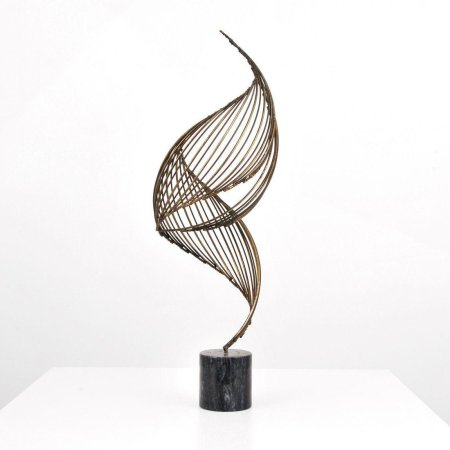 Абстрактные фигуры из металла