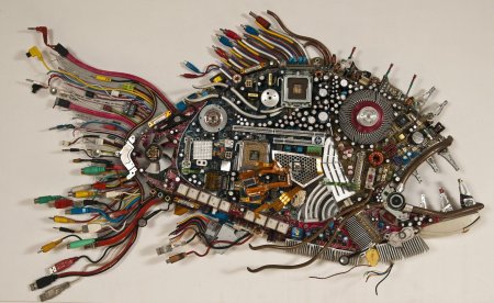 Инсталляции из компьютерных запчастей