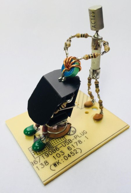 Фигурки из радиоэлементов