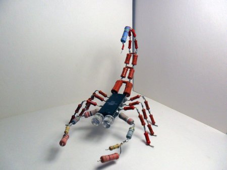 Человечки из радиодеталей