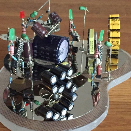 Человечки из радиодеталей