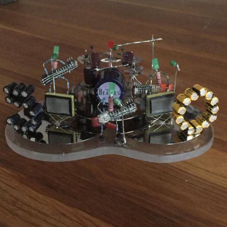 Фигуры из радиодеталей