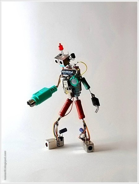 Робот из радиодеталей
