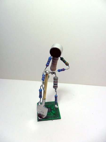 Фигурки из радиодеталей