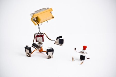 Человечки из радиодеталей