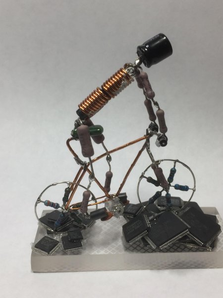 Фигуры из радиодеталей